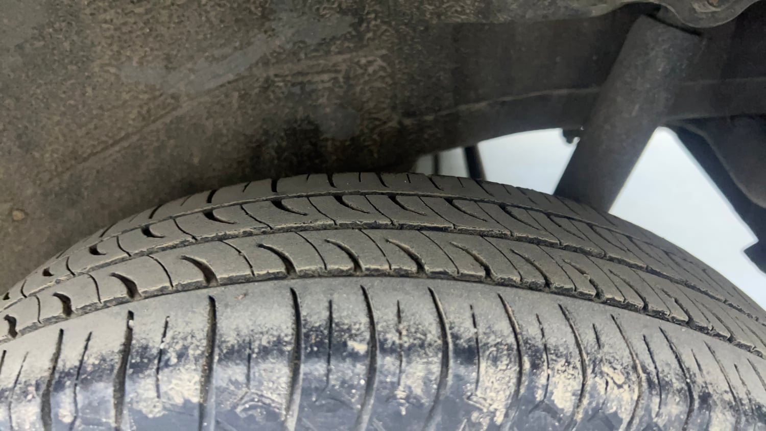 Used 2014 Maruti Suzuki Wagon R LXI Petrol Manual tyres LEFT REAR TYRE TREAD VIEW