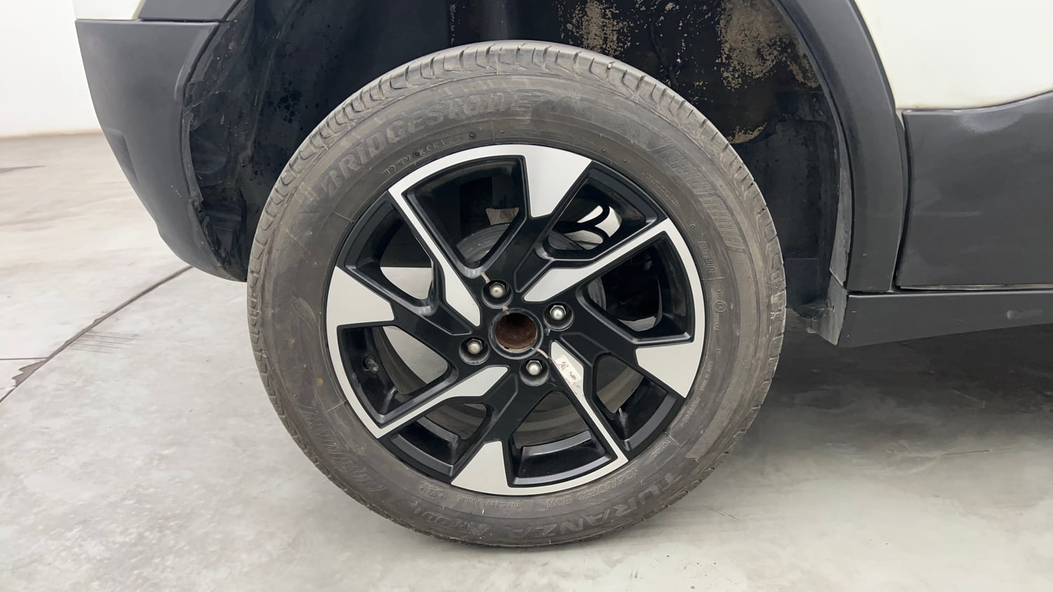 Used 2024 Tata Punch Creative Plus AMT Petrol Automatic tyres RIGHT REAR TYRE RIM VIEW