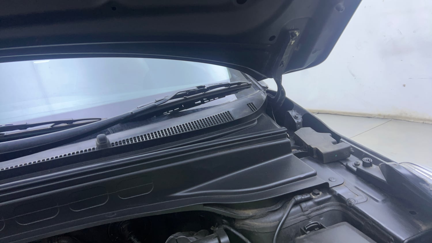 Used 2017 Hyundai Creta 1.6 SX Plus Petrol Petrol Manual engine ENGINE LEFT SIDE HINGE & APRON VIEW