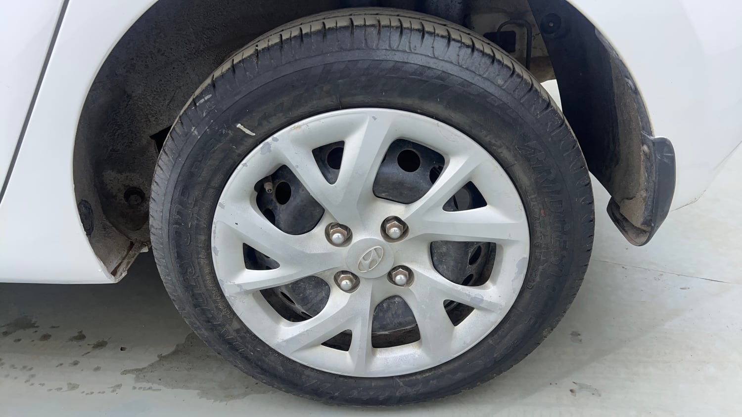 Used 2017 Hyundai Grand i10 Sportz (O) 1.2 Kappa VTVT Petrol Manual tyres LEFT REAR TYRE RIM VIEW