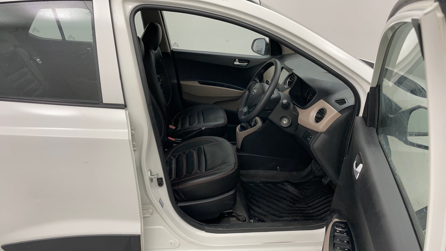 Used 2017 Hyundai Grand i10 Sportz (O) 1.2 Kappa VTVT Petrol Manual interior RIGHT SIDE FRONT DOOR CABIN VIEW
