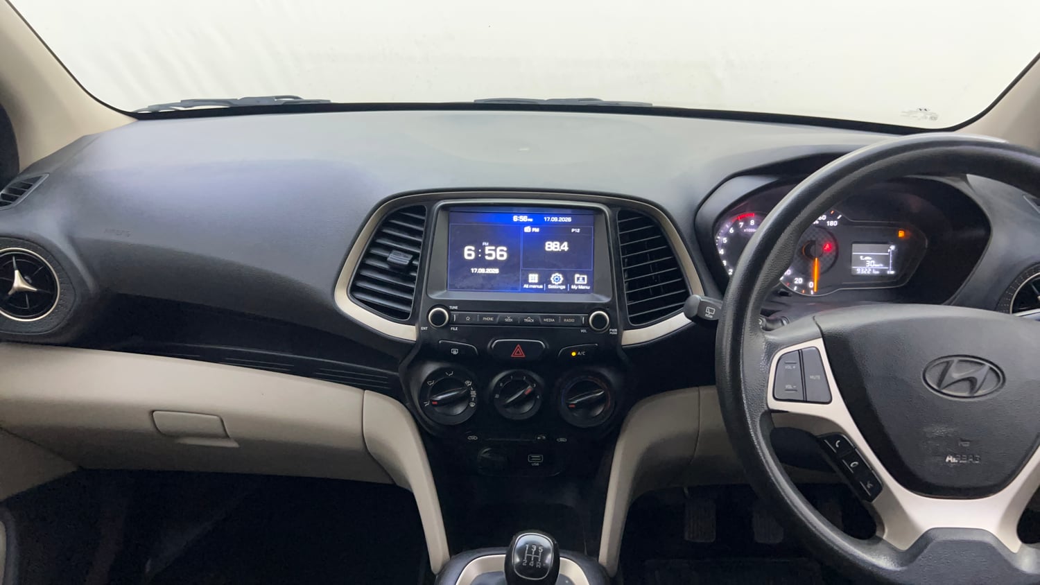 Used 2020 Hyundai Santro Asta Petrol Manual interior MUSIC SYSTEM & AC CONTROL VIEW
