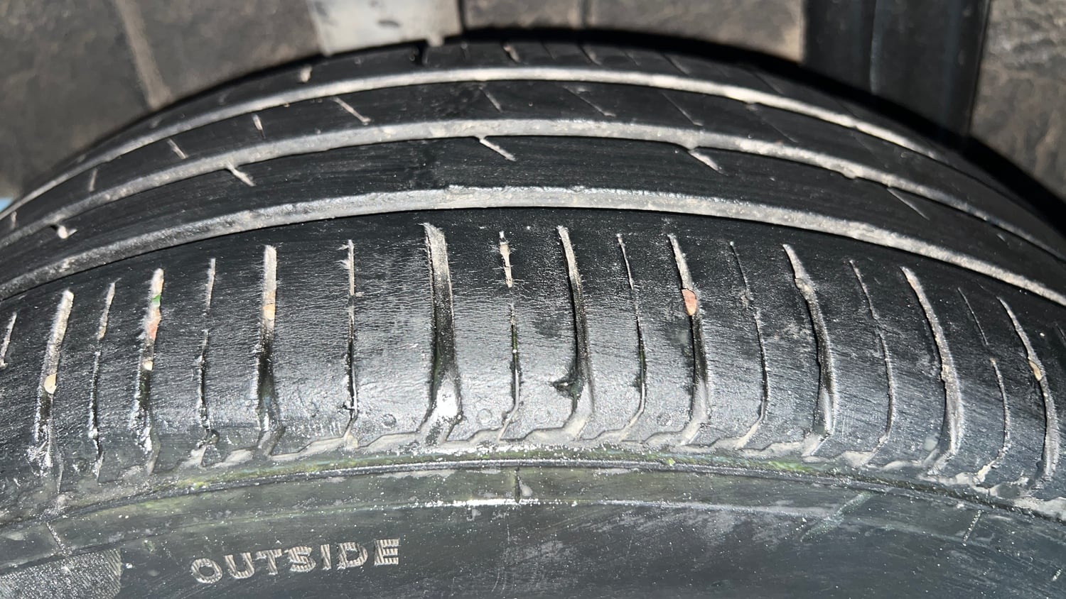 Used 2021 Renault Triber RXZ EASY-R AMT Petrol Automatic tyres RIGHT REAR TYRE TREAD VIEW