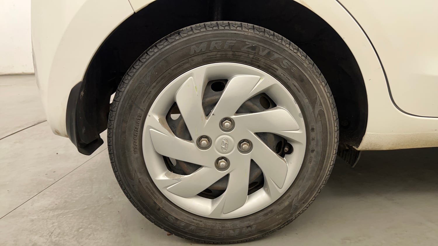 Used 2018 Hyundai Santro Asta Petrol Manual tyres RIGHT REAR TYRE RIM VIEW