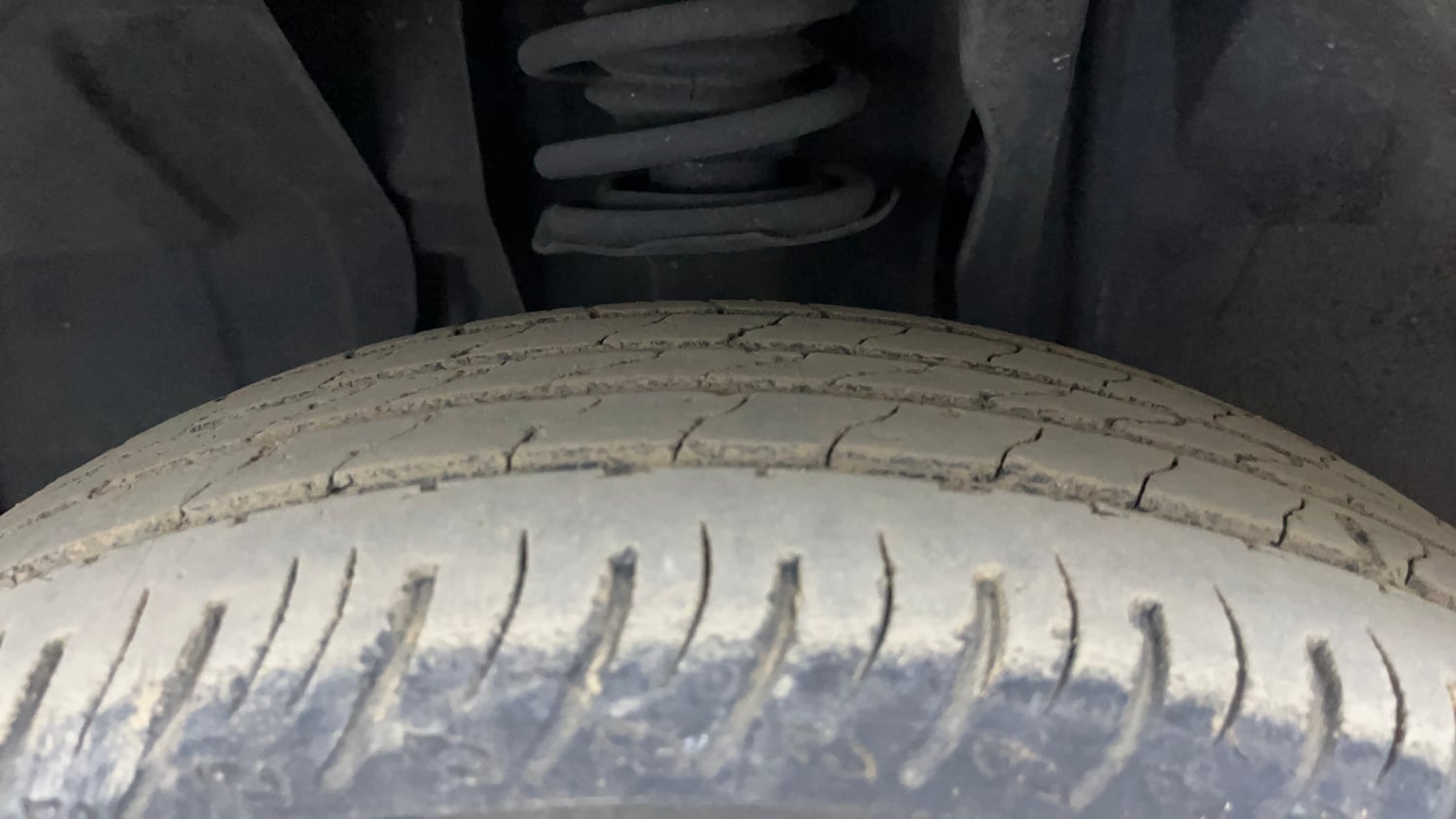 Used 2024 Nissan Magnite XV Premium (O)Turbo CVT Petrol Automatic tyres LEFT FRONT TYRE TREAD VIEW