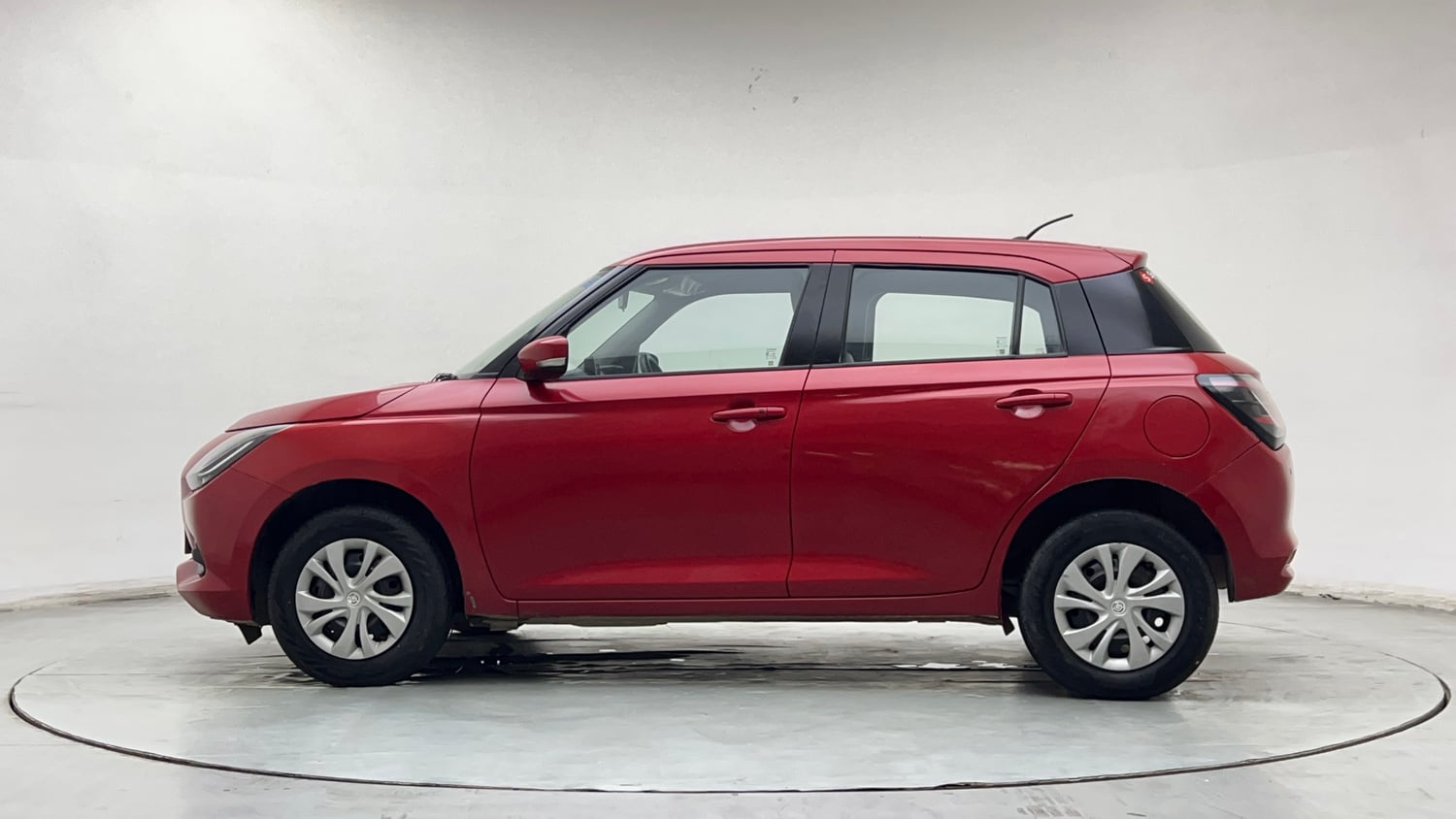 Used 2024 Maruti Suzuki Swift VXi (O) Petrol Manual exterior LEFT SIDE VIEW