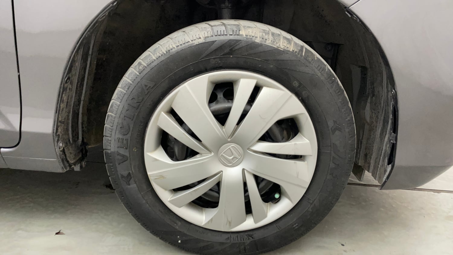 Used 2018 Honda Amaze 1.2 S CVT Petrol Petrol Automatic tyres RIGHT FRONT TYRE RIM VIEW