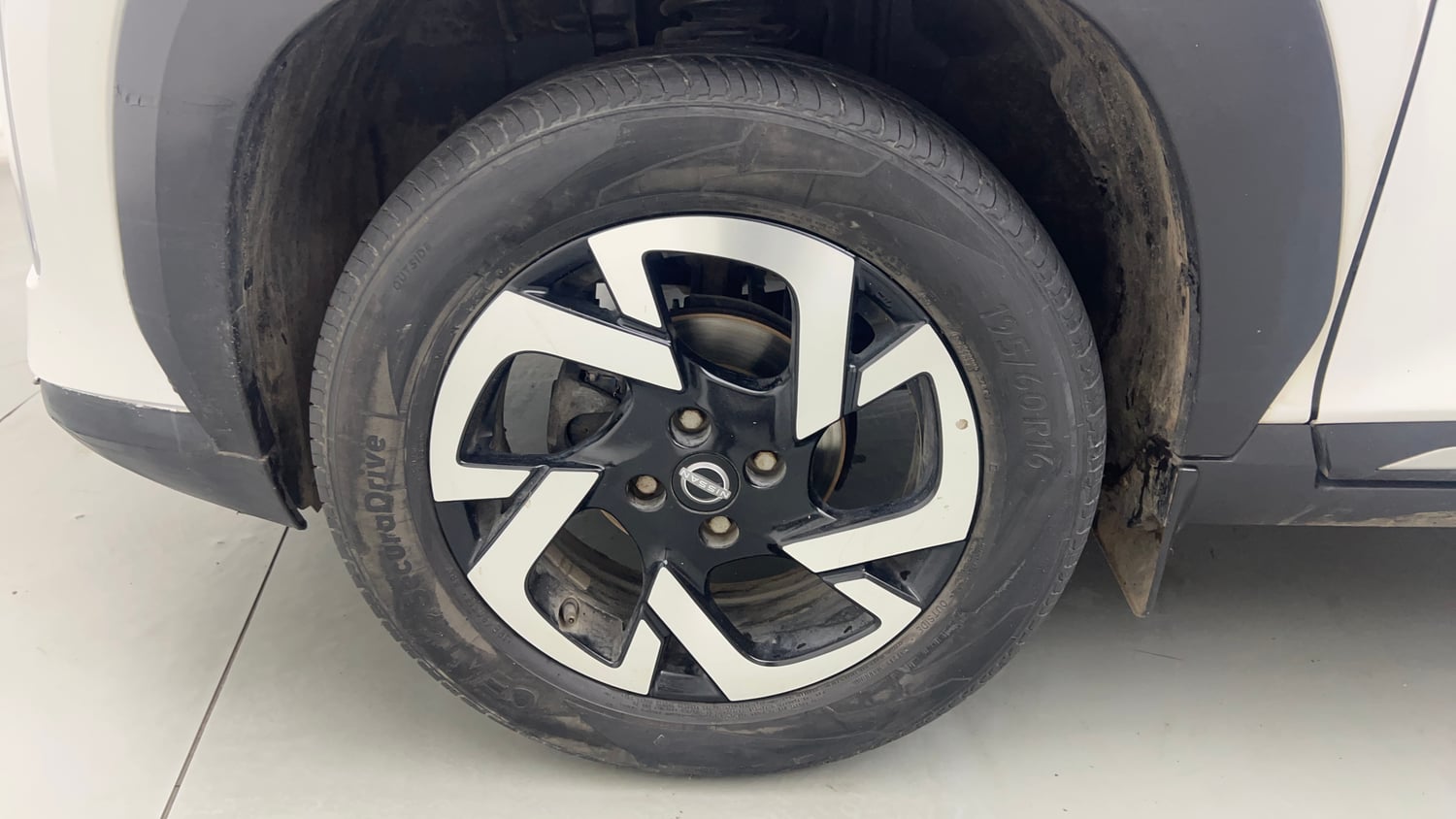 Used 2022 Nissan Magnite XV Turbo Petrol Manual tyres LEFT FRONT TYRE RIM VIEW