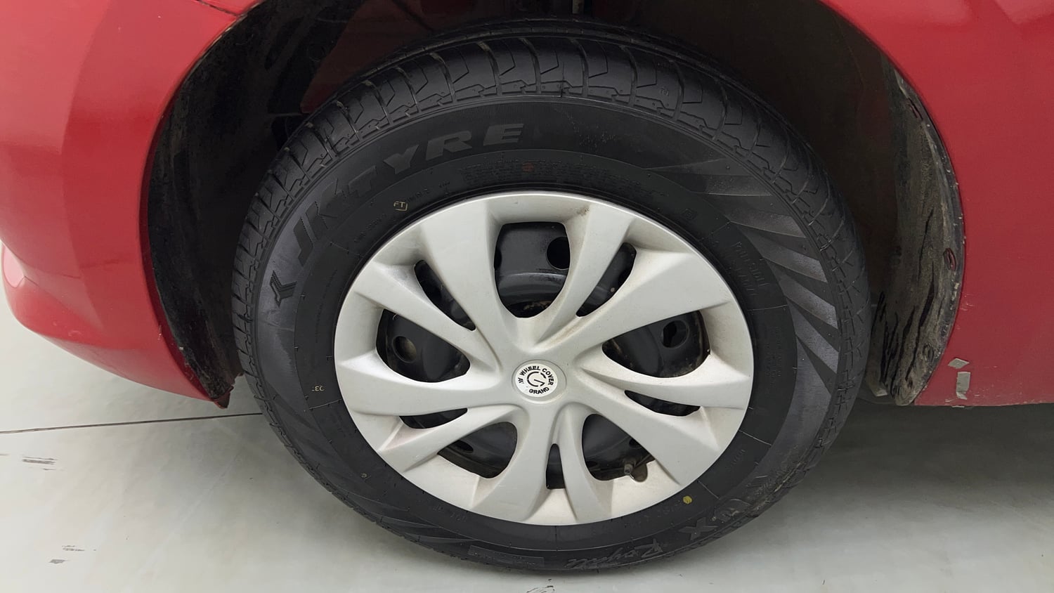 Used 2024 Maruti Suzuki Swift VXi (O) Petrol Manual tyres LEFT FRONT TYRE RIM VIEW