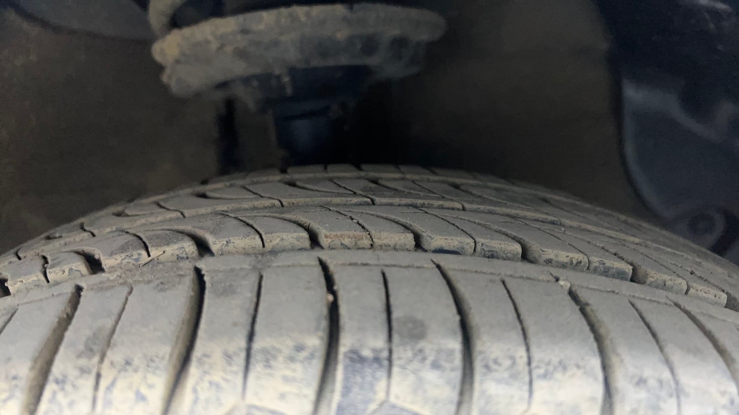 Used 2015 Hyundai Grand i10 Asta 1.2 Kappa VTVT Petrol Manual tyres RIGHT FRONT TYRE TREAD VIEW