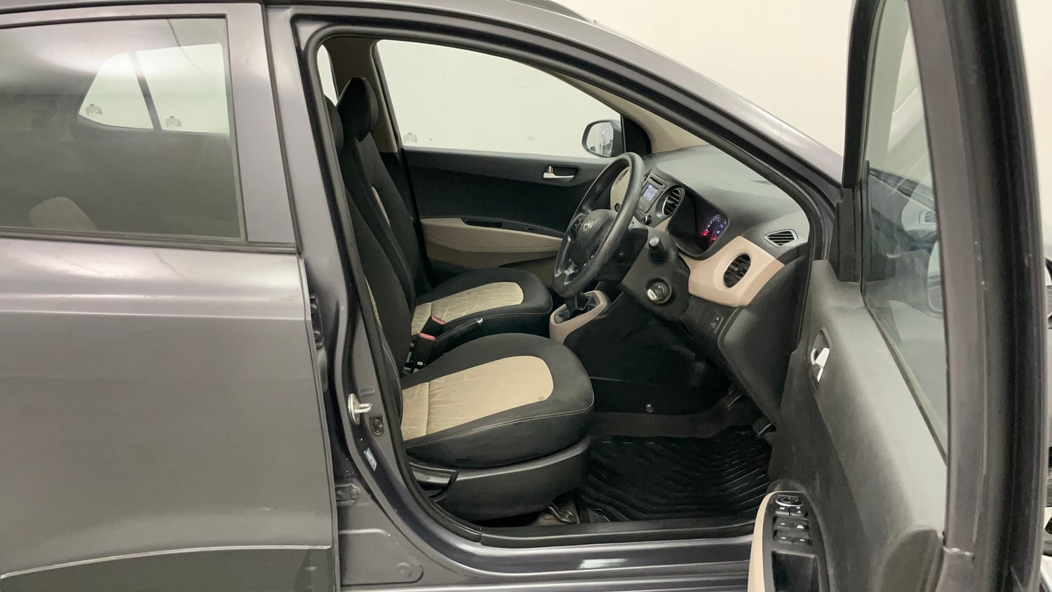 Used 2015 Hyundai Grand i10 Sportz 1.2 Kappa VTVT Petrol Manual interior RIGHT SIDE FRONT DOOR CABIN VIEW