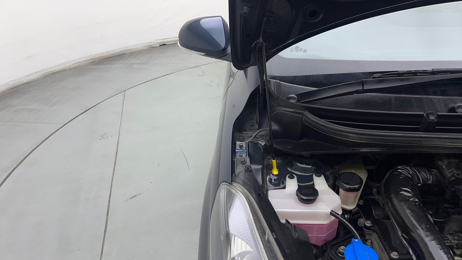 Used 2023 Hyundai Aura SX 1.2 CNG Cng Manual engine ENGINE RIGHT SIDE HINGE & APRON VIEW
