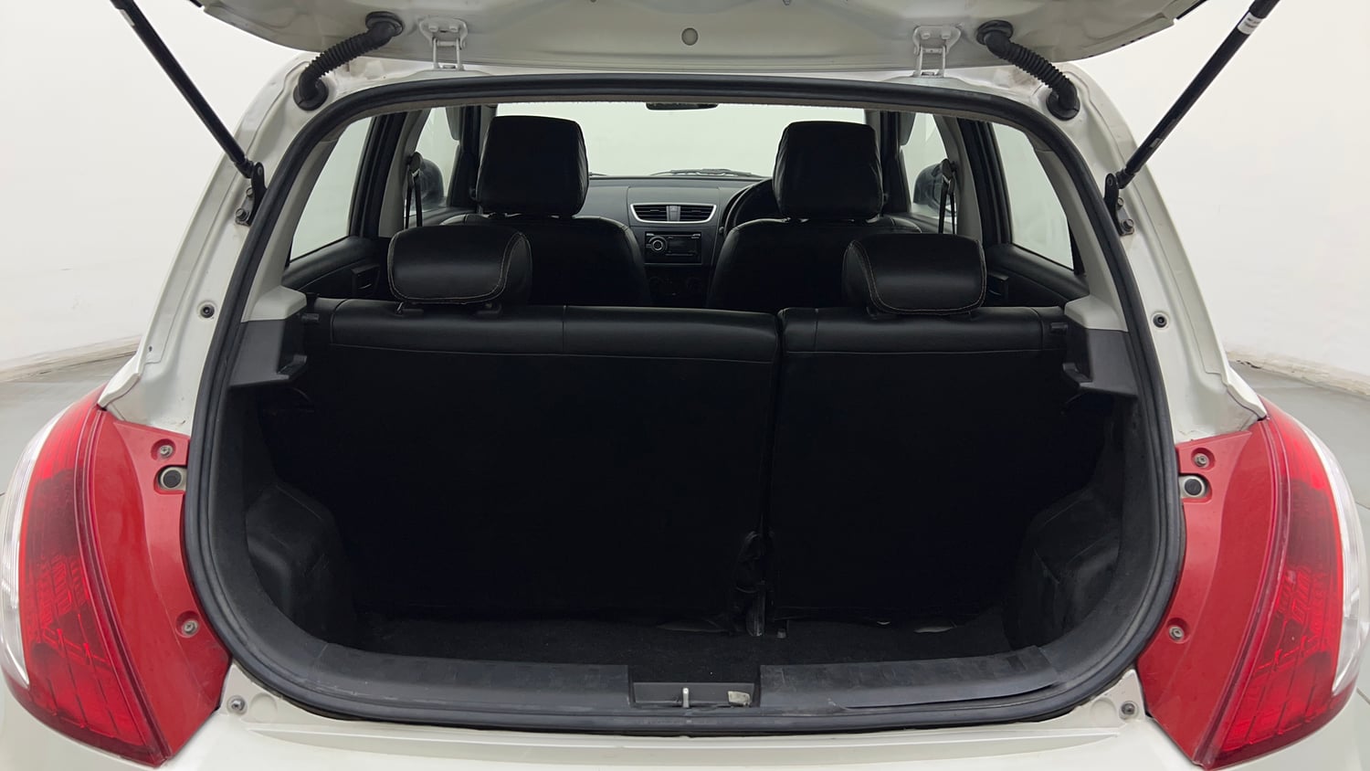 Used 2016 Maruti Suzuki Swift Lxi (O) Petrol Manual interior DICKY INSIDE VIEW