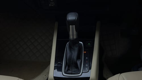 Used 2022 Honda City V CVT Petrol Petrol Automatic interior GEAR  KNOB VIEW