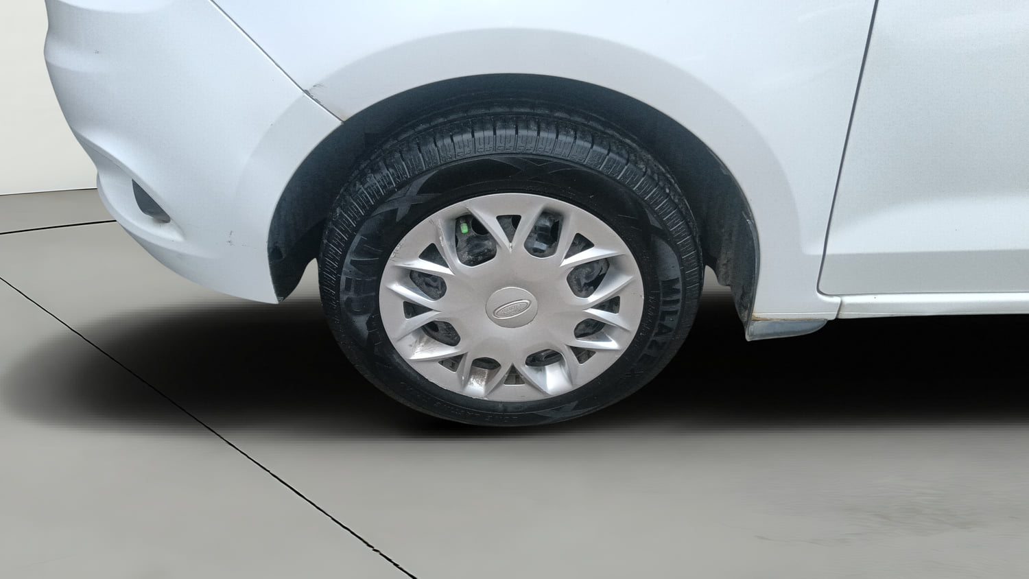 Used 2017 Ford Figo Trend 1.2 Ti-VCT Petrol Manual tyres LEFT FRONT TYRE RIM VIEW