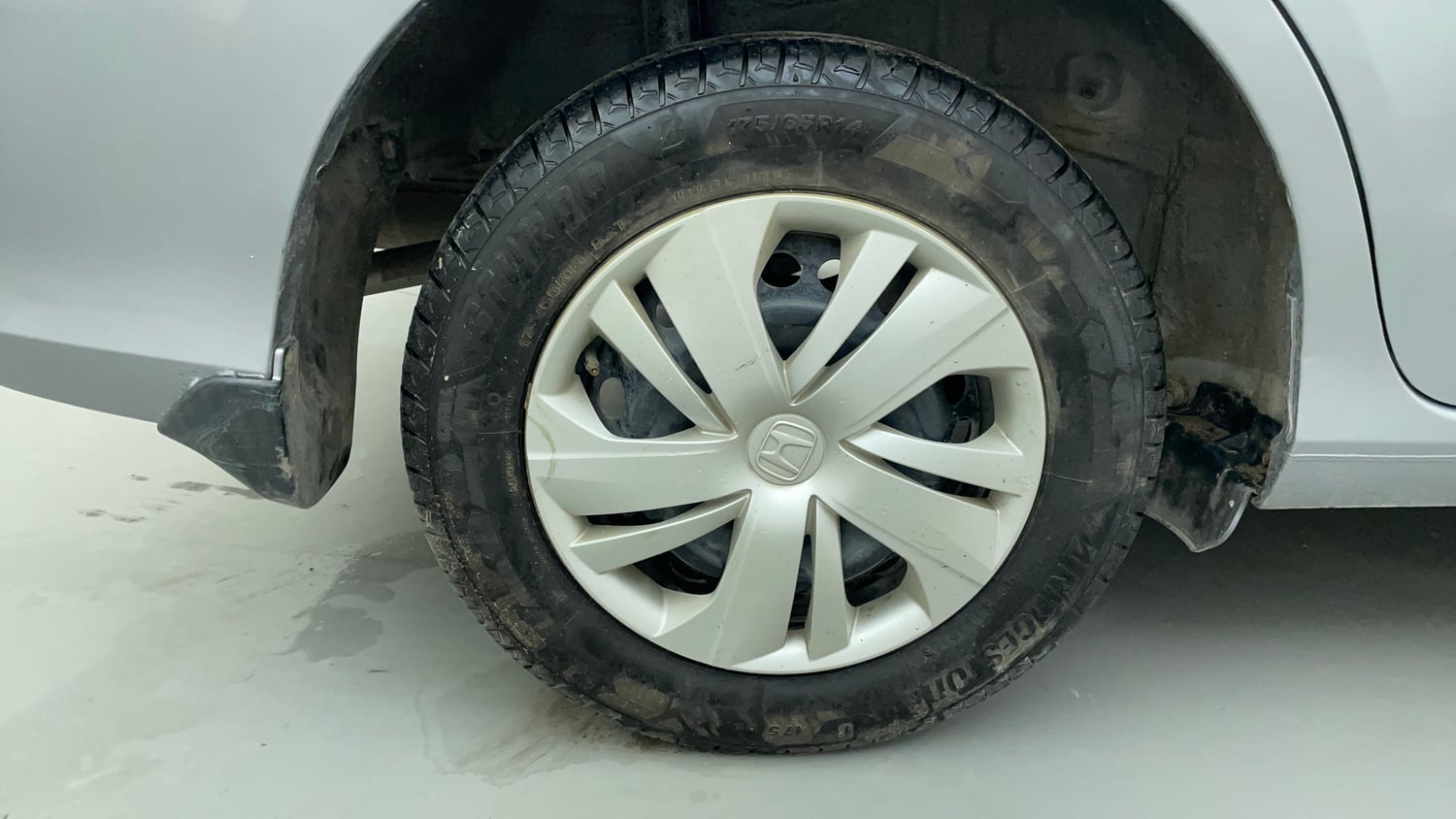 Used 2018 Honda Amaze 1.2 S MT Petrol Petrol Manual tyres RIGHT REAR TYRE RIM VIEW