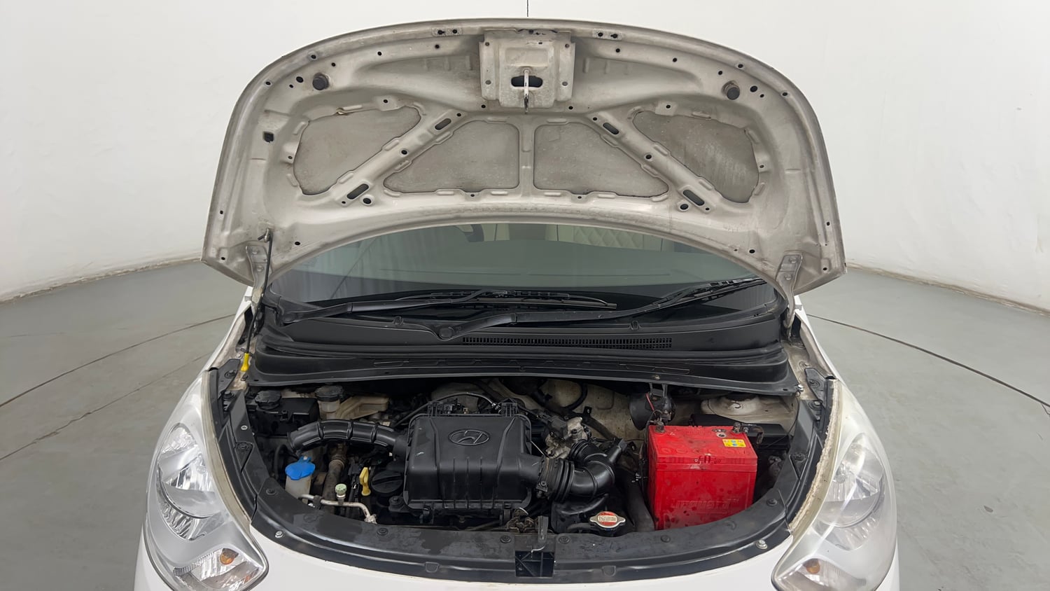 Used 2015 Hyundai i10 Magna 1.1 iRDE2 Petrol Manual engine ENGINE & BONNET OPEN FRONT VIEW
