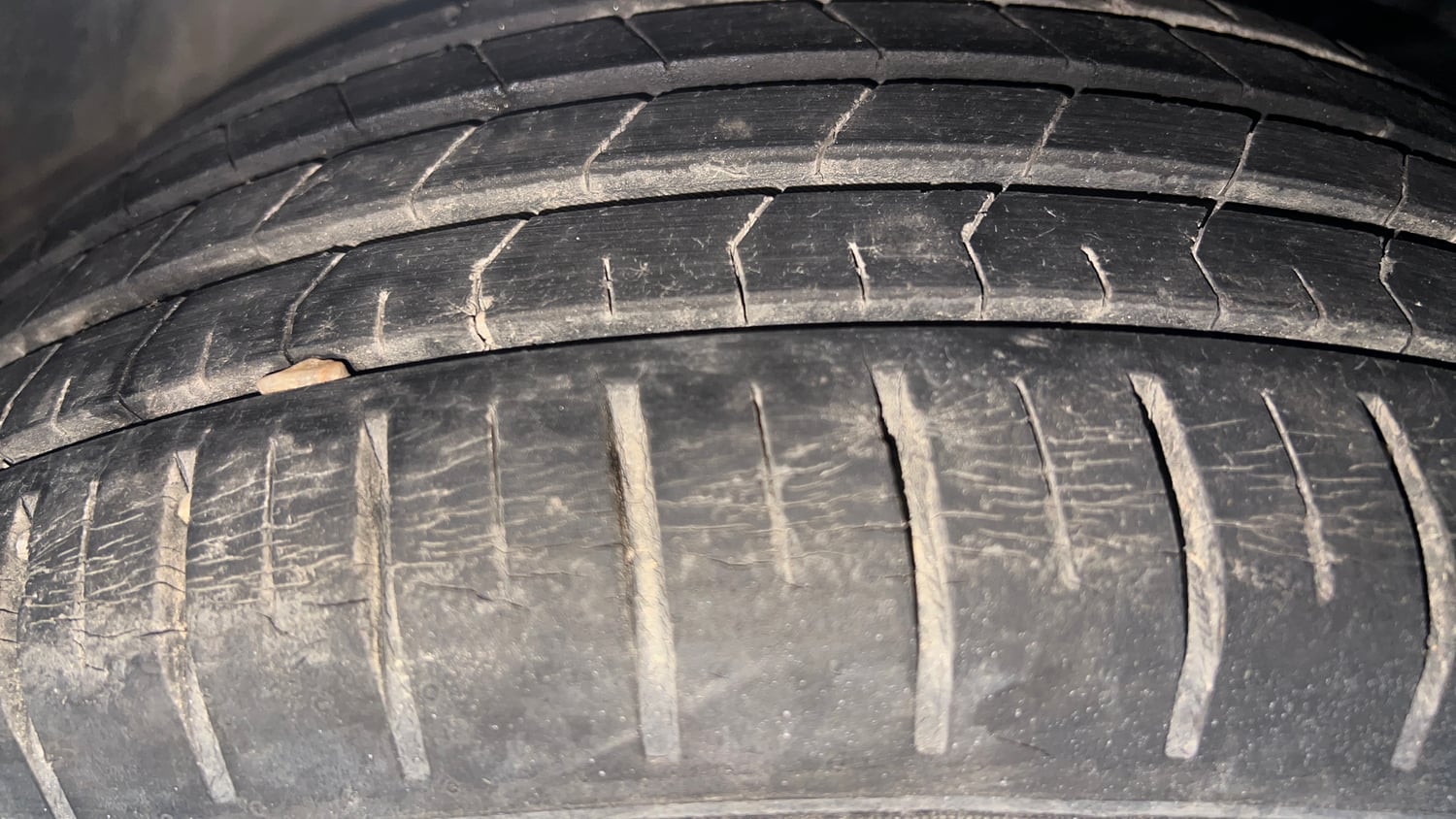 Used 2018 Maruti Suzuki Baleno Zeta 1.2 Petrol Manual tyres RIGHT FRONT TYRE TREAD VIEW