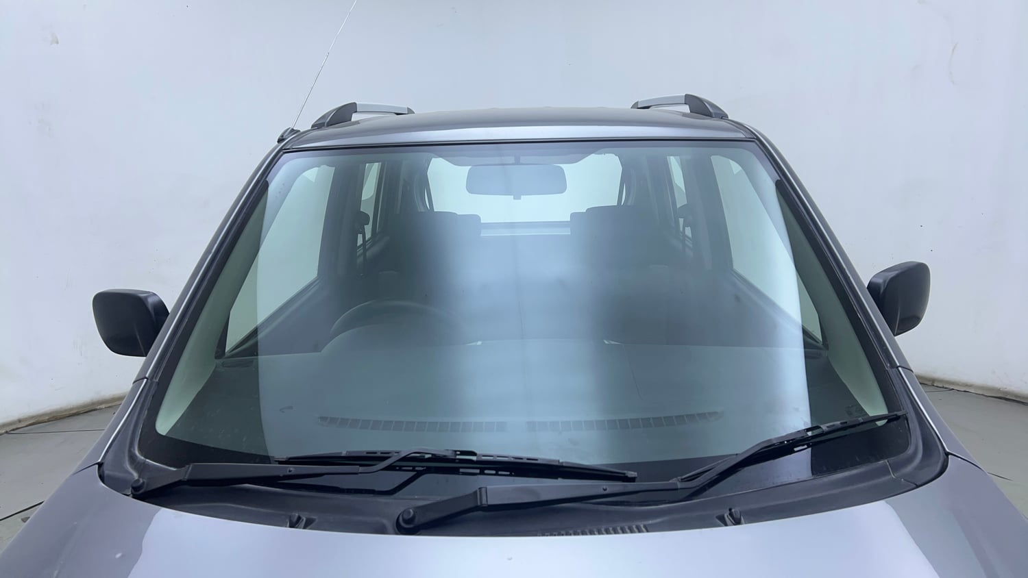 Used 2014 Maruti Suzuki Wagon R LXI Petrol Manual exterior FRONT WINDSHIELD VIEW