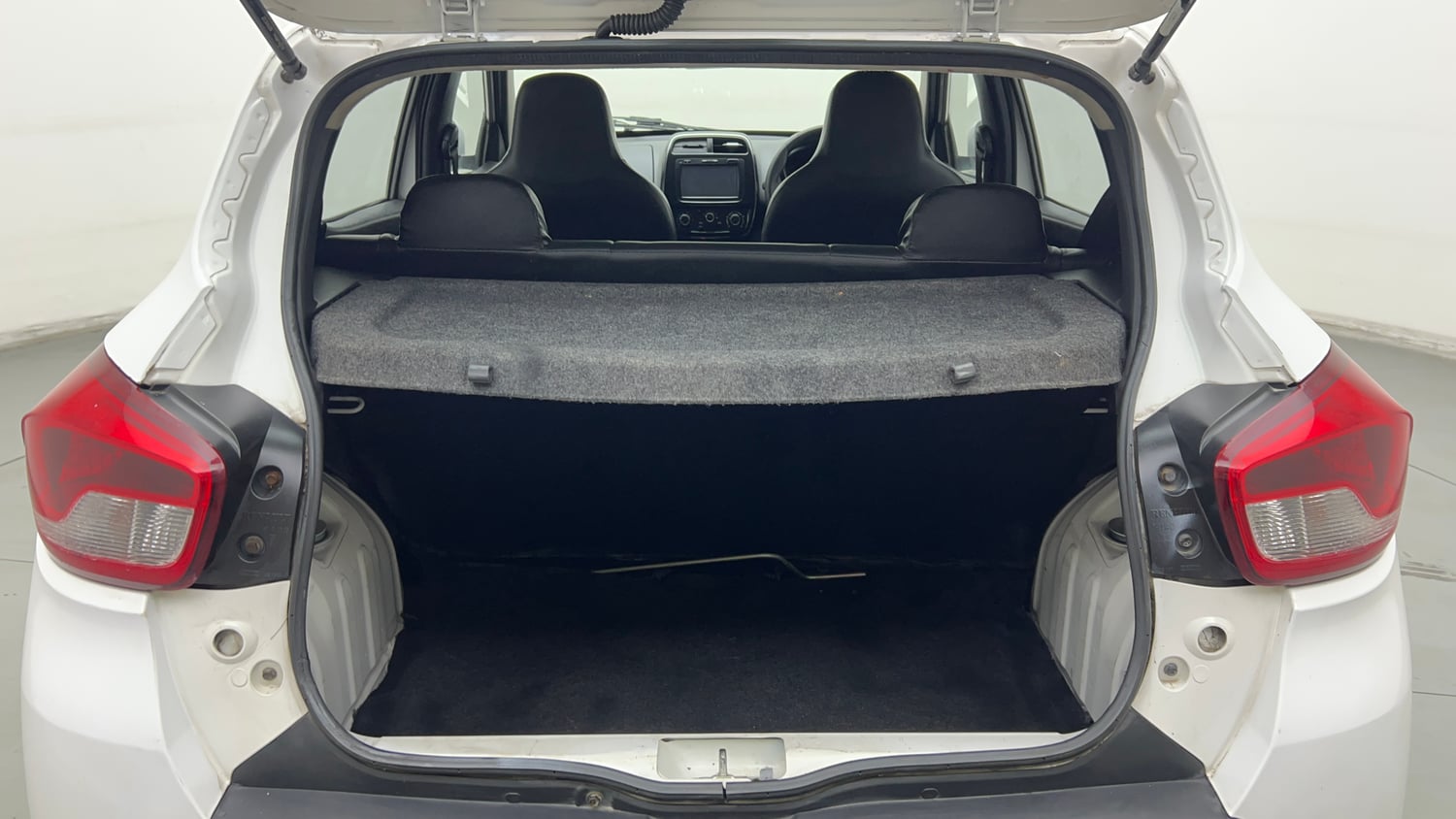 Used 2017 Renault Kwid 1.0 RXT Petrol Manual interior DICKY INSIDE VIEW