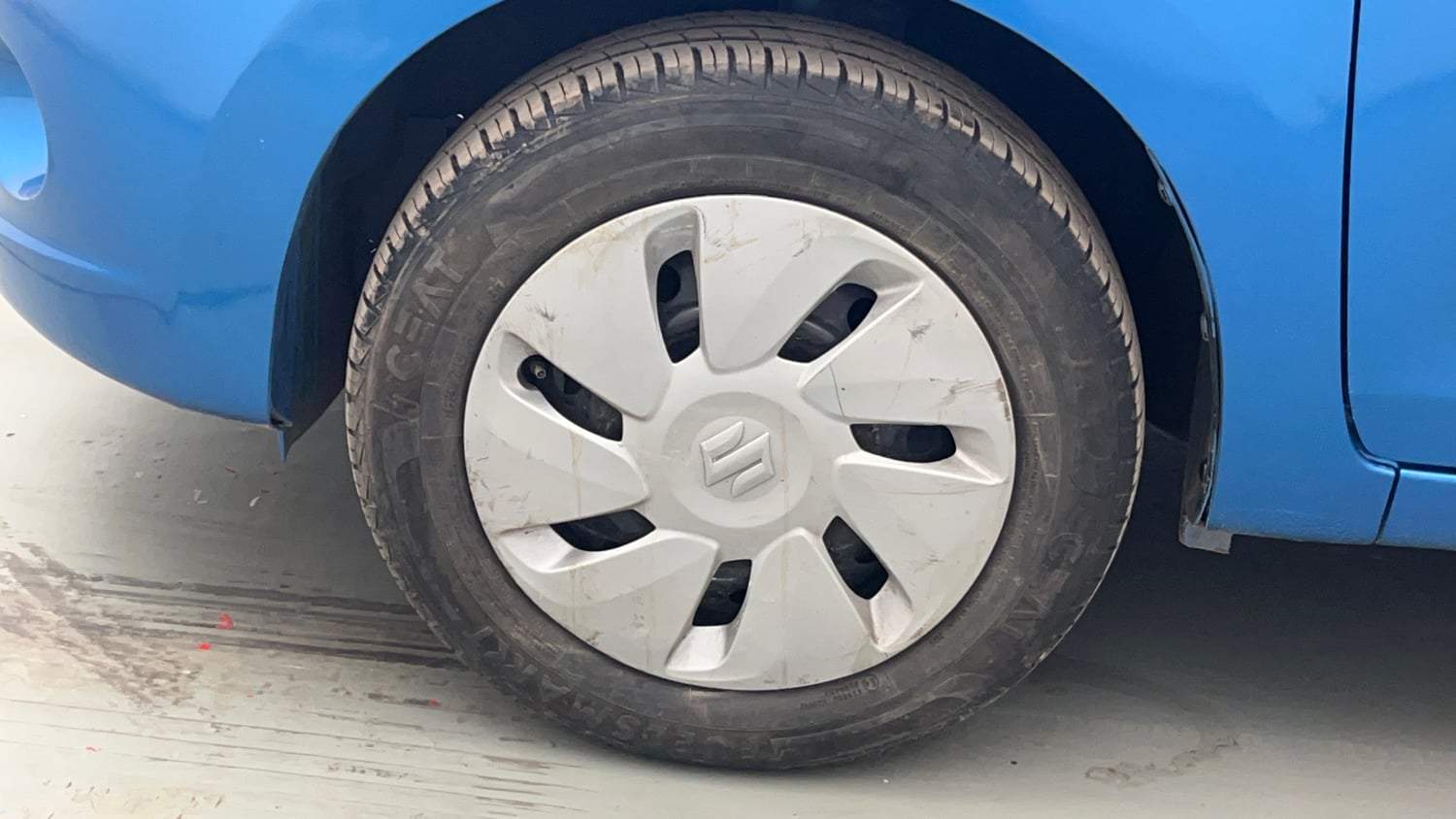 Used 2016 Maruti Suzuki Celerio VXi AMT Petrol Automatic tyres LEFT FRONT TYRE RIM VIEW