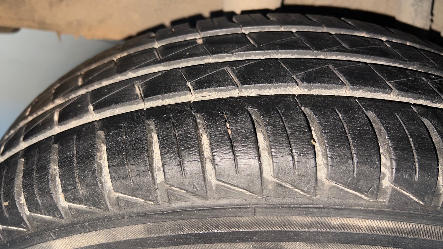 Used 2020 Renault Kwid Neotech RXL Petrol Manual tyres RIGHT REAR TYRE TREAD VIEW
