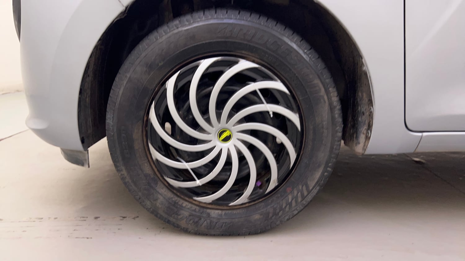Used 2020 Hyundai Santro Asta Petrol Manual tyres LEFT FRONT TYRE RIM VIEW
