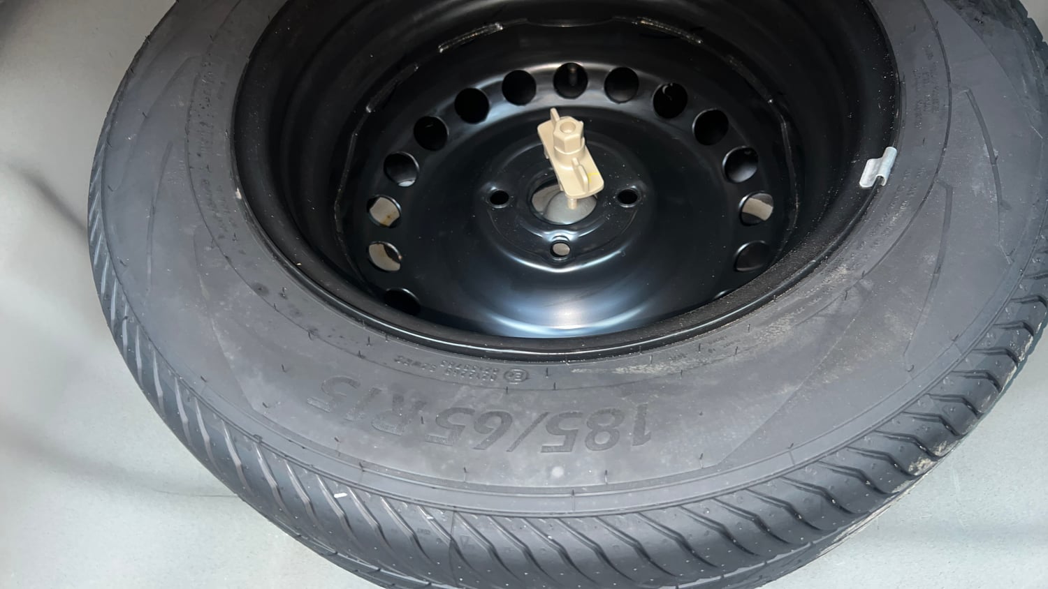 Used 2024 Hyundai Verna SX 1.5 Petrol MT Petrol Manual tyres SPARE TYRE VIEW