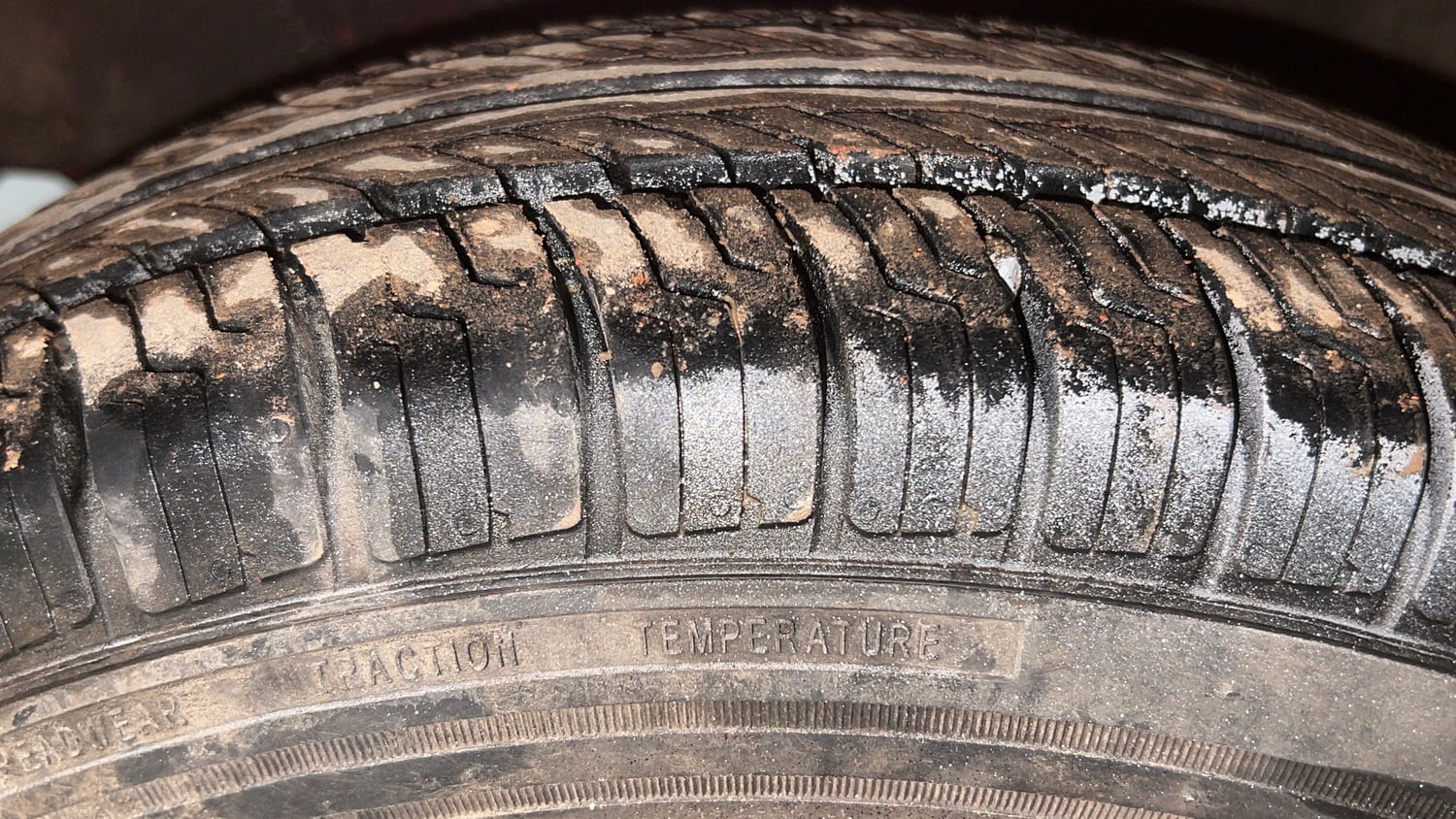 Used 2013 Hyundai Eon D-Lite + Petrol Manual tyres LEFT FRONT TYRE TREAD VIEW