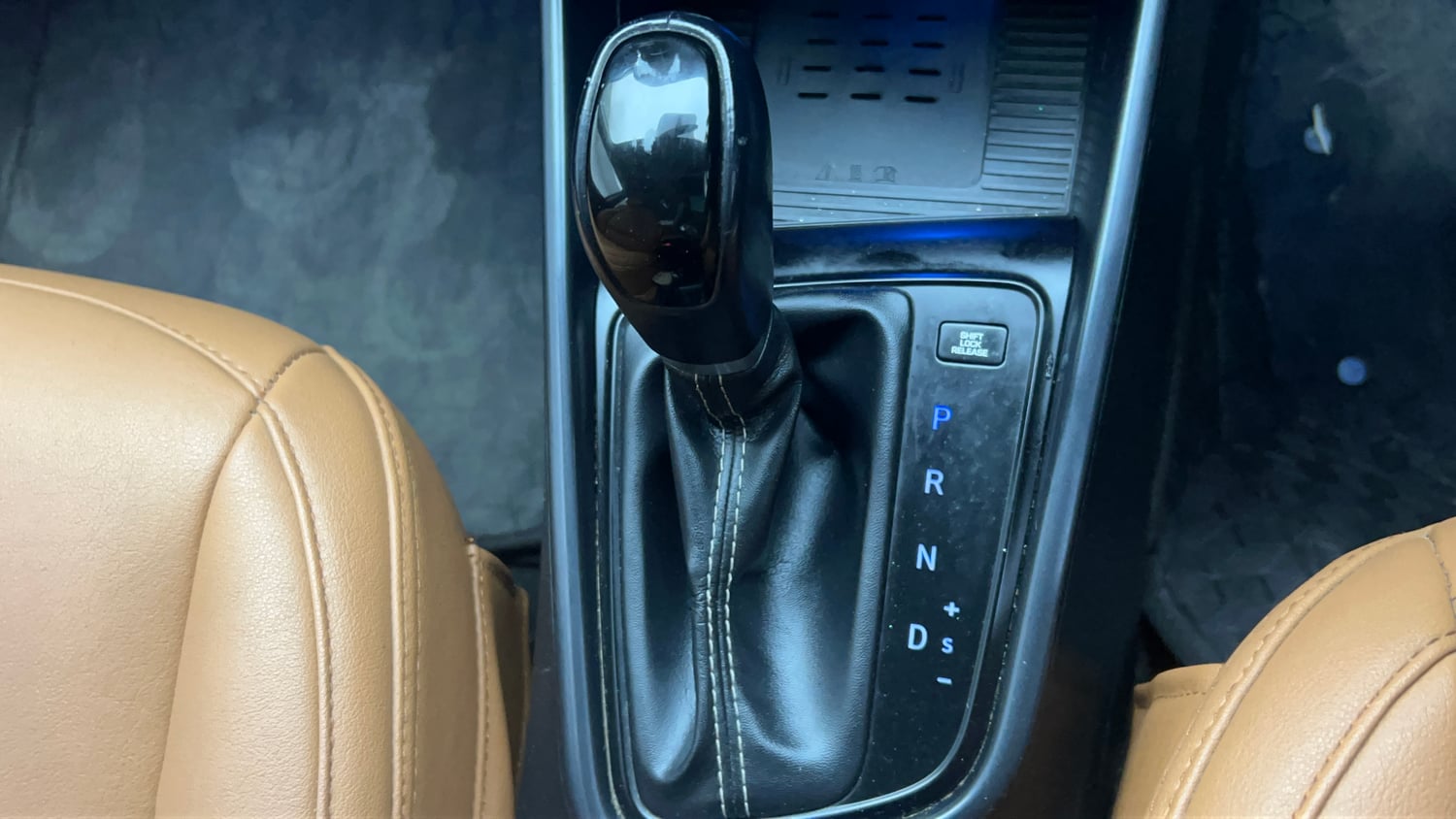 Used 2021 Hyundai i20 Asta 1.2 IVT Petrol Automatic interior GEAR  KNOB VIEW