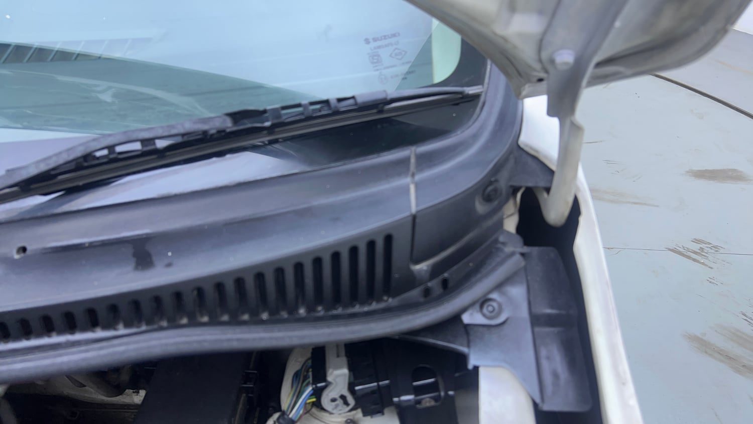 Used 2017 Maruti Suzuki Wagon R VXI+ Petrol Manual engine ENGINE LEFT SIDE HINGE & APRON VIEW