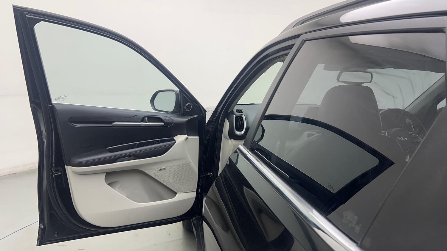 Used 2022 Kia Sonet HTX Plus 1.5 Diesel Manual interior LEFT FRONT DOOR OPEN VIEW