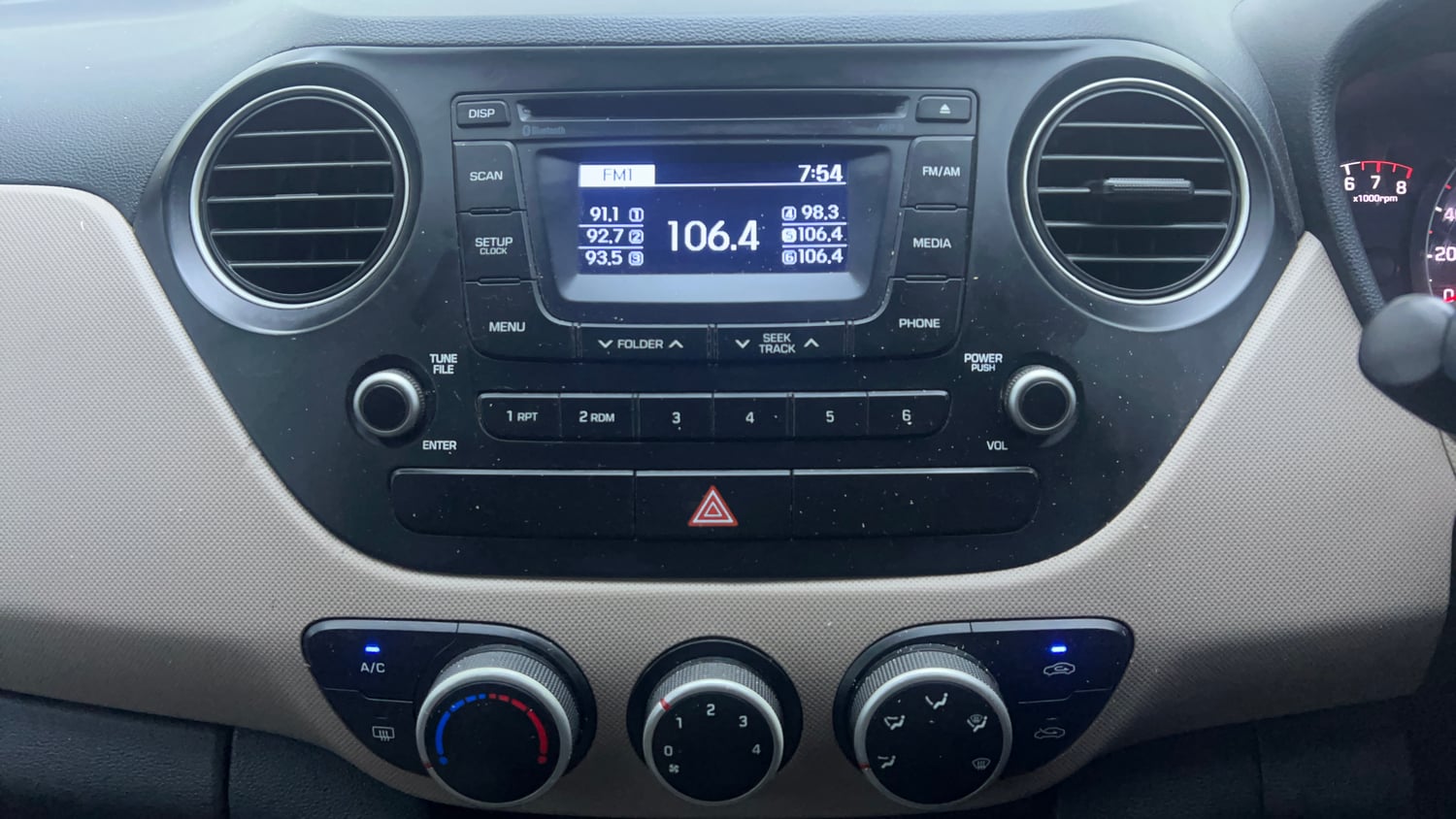 Used 2015 Hyundai Grand i10 Asta 1.2 Kappa VTVT Petrol Manual interior MUSIC SYSTEM & AC CONTROL VIEW
