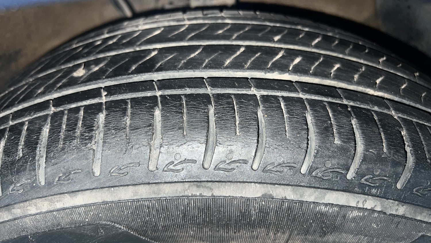 Used 2023 Hyundai Aura SX 1.2 CNG Cng Manual tyres RIGHT FRONT TYRE TREAD VIEW