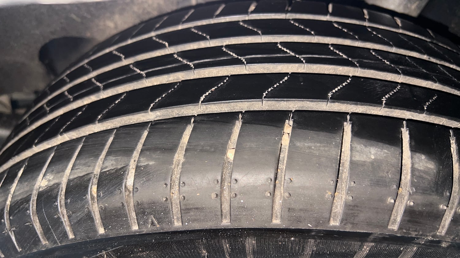 Used 2018 Maruti Suzuki Baleno Alpha 1.2 Petrol Manual tyres LEFT REAR TYRE TREAD VIEW