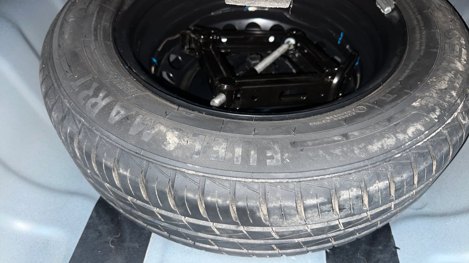 Used 2023 Hyundai Aura SX 1.2 CNG Cng Manual tyres SPARE TYRE VIEW