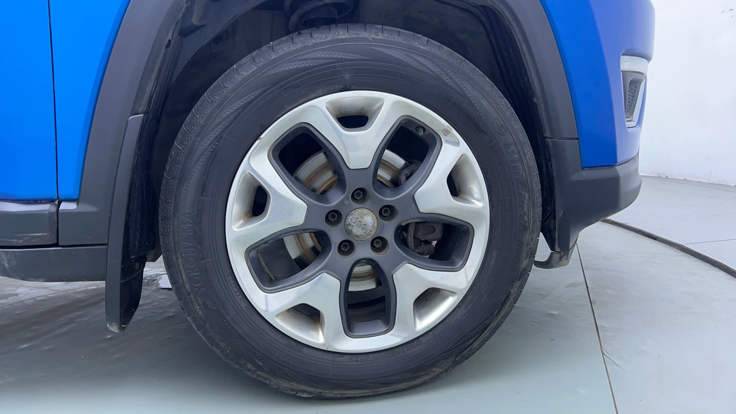 Used 2019 Jeep Compass Limited Plus Diesel 4x4 Diesel Manual tyres RIGHT FRONT TYRE RIM VIEW