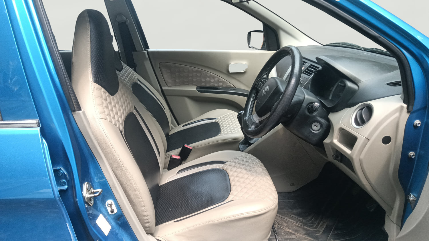Used 2015 Maruti Suzuki Celerio ZXi Petrol Manual interior RIGHT SIDE FRONT DOOR CABIN VIEW