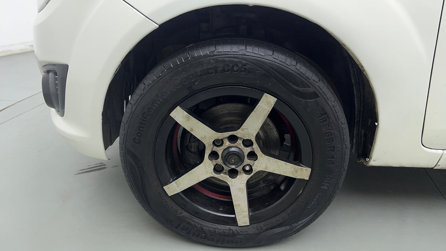 Used 2014 Ford Figo Duratec Petrol EXI 1.2 Petrol Manual tyres LEFT FRONT TYRE RIM VIEW