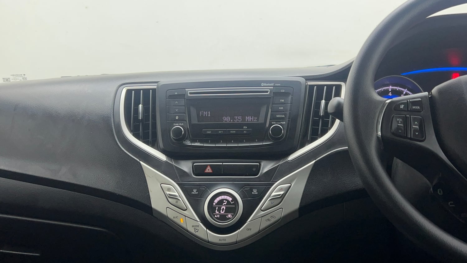 Used 2017 Maruti Suzuki Baleno Delta 1.2 Petrol Manual interior MUSIC SYSTEM & AC CONTROL VIEW
