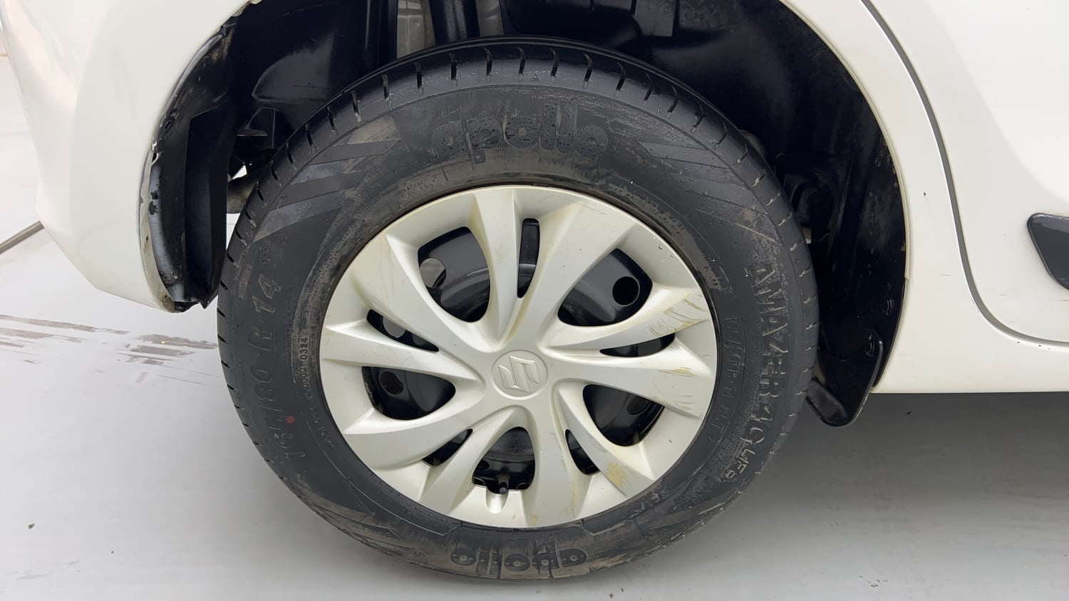 Used 2019 Maruti Suzuki Swift VXi Petrol Manual tyres RIGHT REAR TYRE RIM VIEW