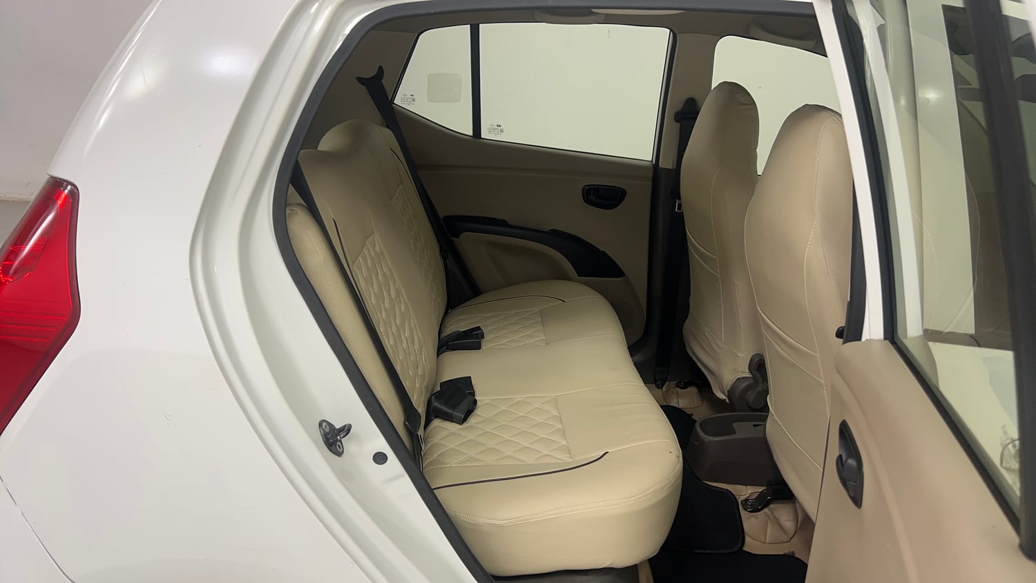 Used 2015 Hyundai i10 Magna 1.1 iRDE2 Petrol Manual interior RIGHT SIDE REAR DOOR CABIN VIEW