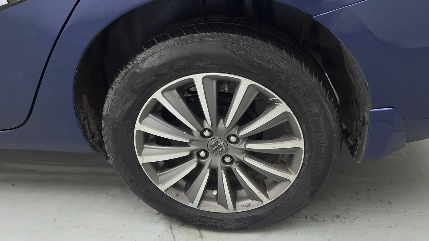 Used 2020 Maruti Suzuki Ciaz Alpha Hybrid 1.5 Petrol Manual tyres LEFT REAR TYRE RIM VIEW