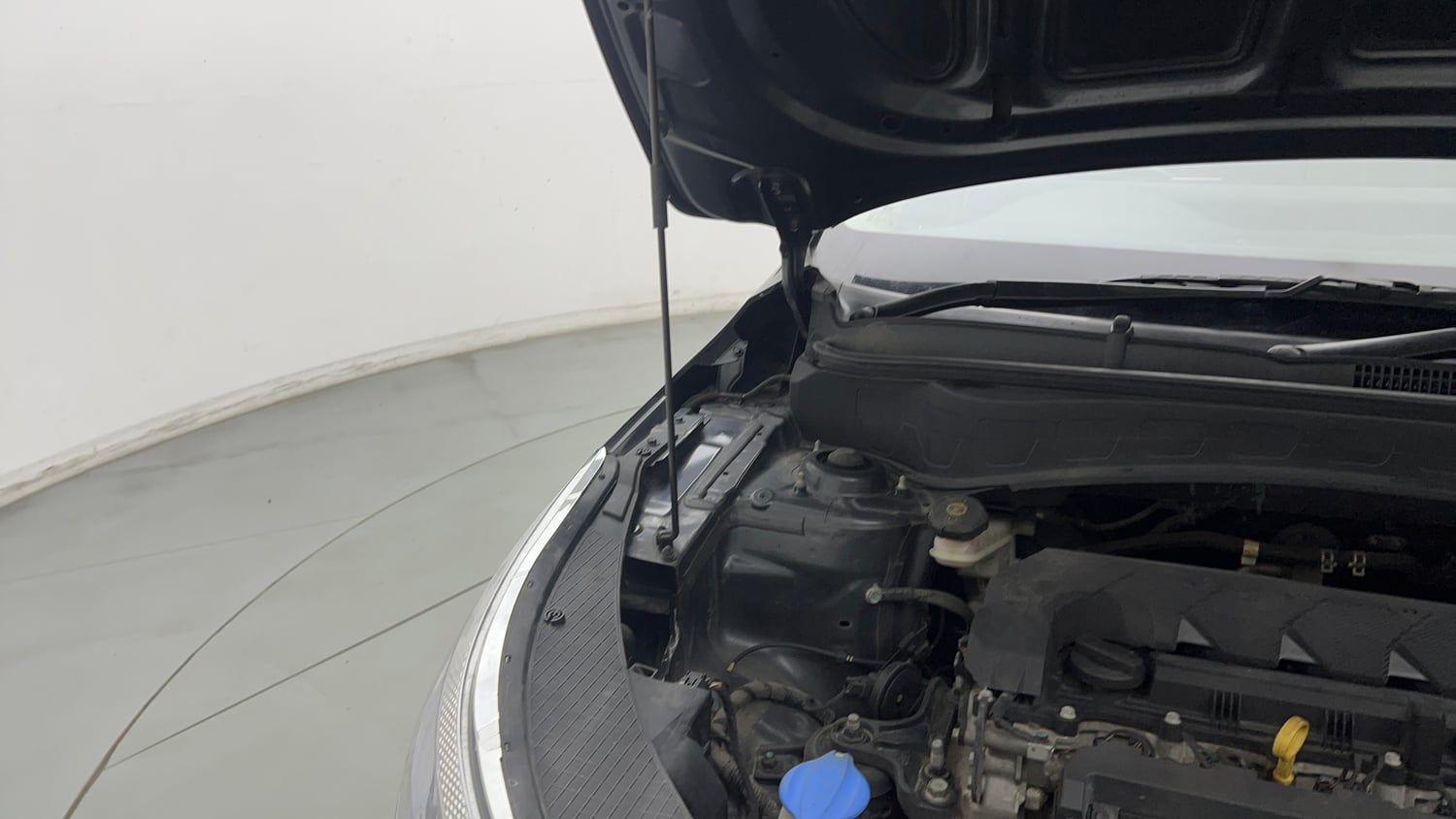 Used 2020 Kia Seltos HTX IVT 1.5 Petrol Automatic engine ENGINE RIGHT SIDE HINGE & APRON VIEW