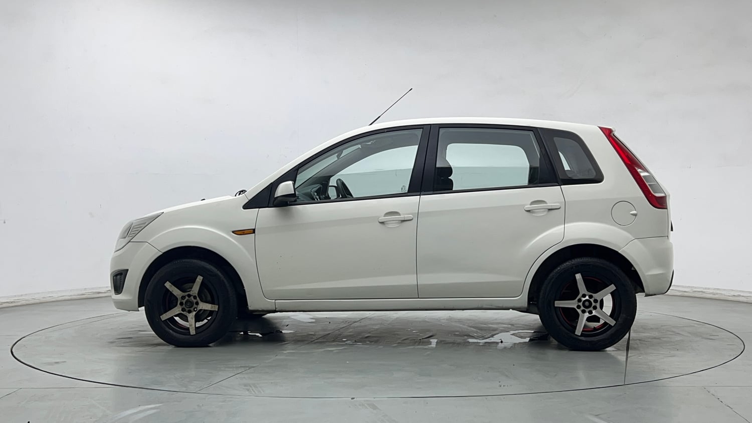Used 2014 Ford Figo Duratec Petrol EXI 1.2 Petrol Manual exterior LEFT SIDE VIEW