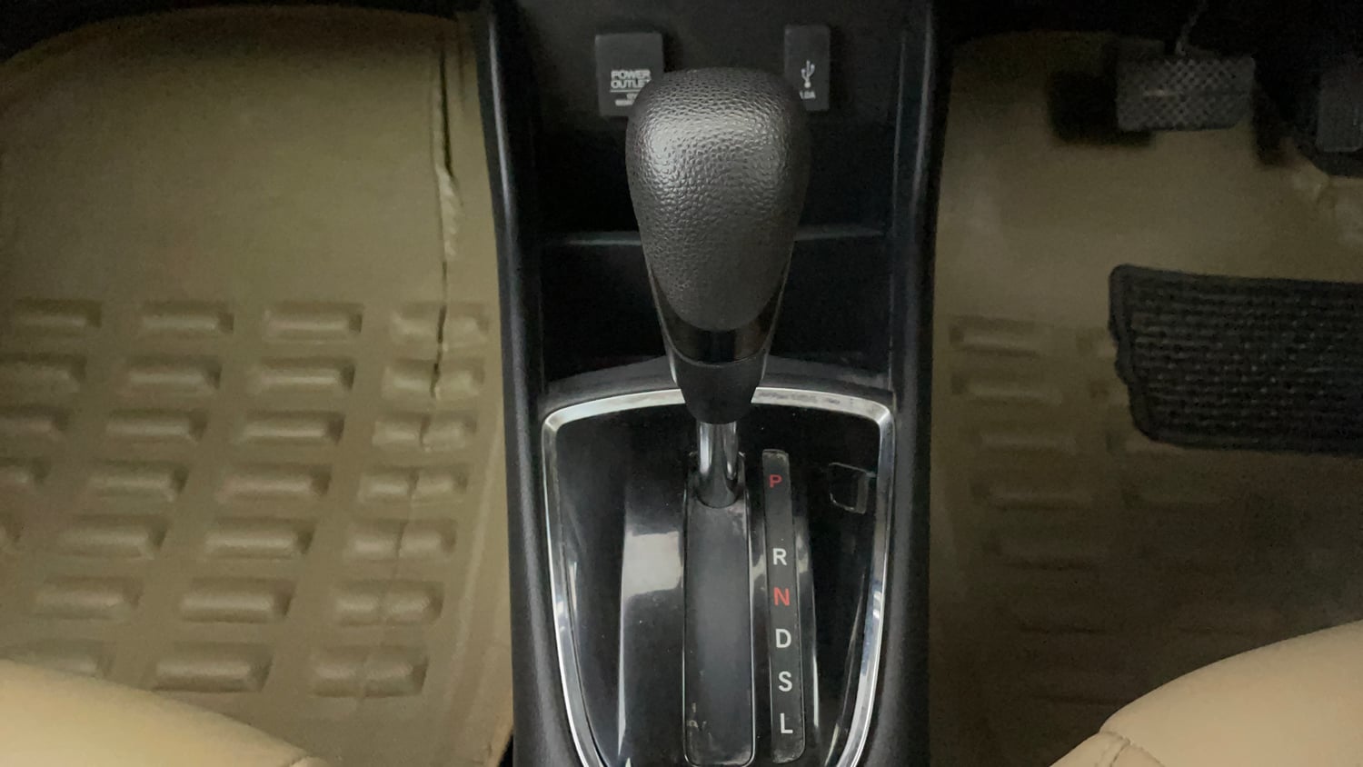 Used 2018 Honda Amaze 1.2 S CVT Petrol Petrol Automatic interior GEAR  KNOB VIEW