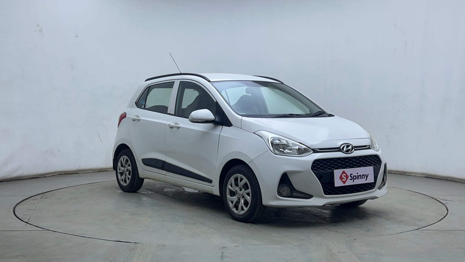 Used 2017 Hyundai Grand i10 Sportz (O) 1.2 Kappa VTVT Petrol Manual exterior RIGHT FRONT CORNER VIEW