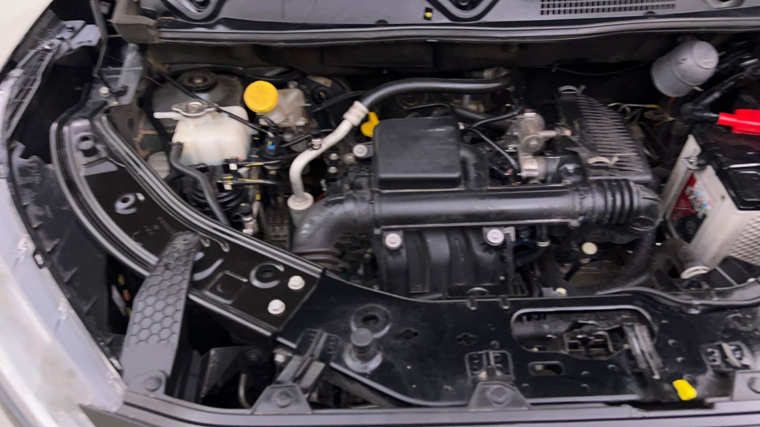 Used 2024 Nissan Magnite XE Petrol Manual engine ENGINE RIGHT SIDE VIEW
