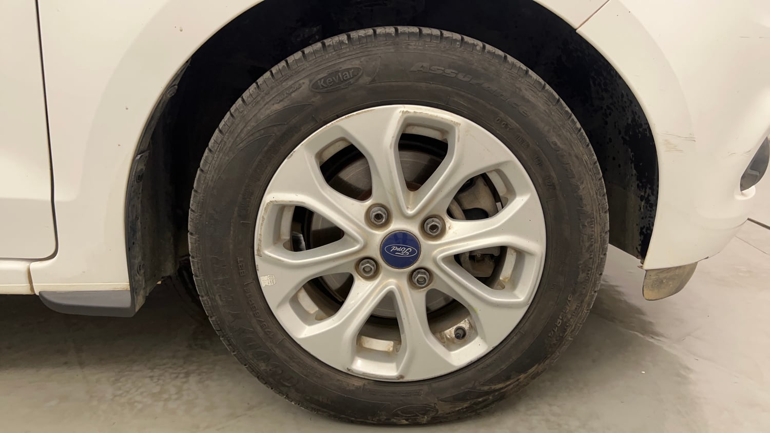 Used 2016 Ford Figo Aspire Titanium 1.2 Ti-VCT Petrol Manual tyres RIGHT FRONT TYRE RIM VIEW