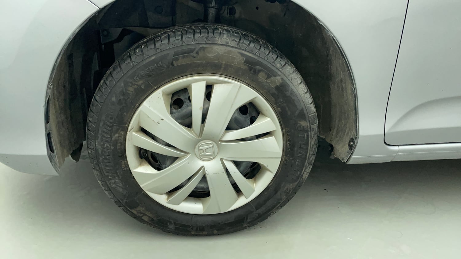 Used 2018 Honda Amaze 1.2 S MT Petrol Petrol Manual tyres LEFT FRONT TYRE RIM VIEW